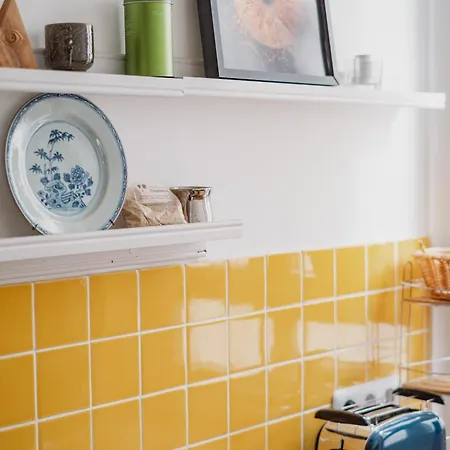 Veeve - A Tale Of Two Colours Apartment Paris