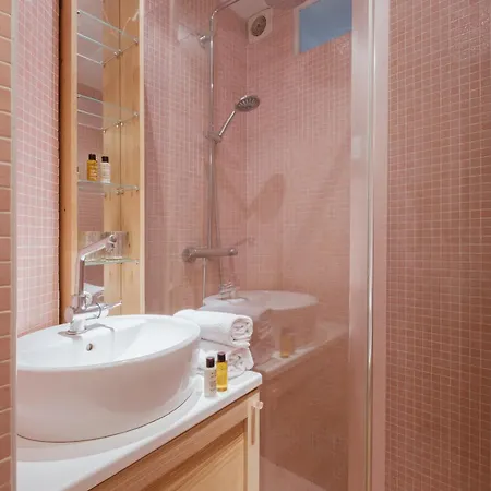 Veeve - A Tale Of Two Colours Apartment Paris